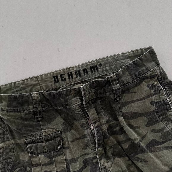 DENHAM CAMO CARGO TROUSERS IN GREEN - Picture 4 of 6